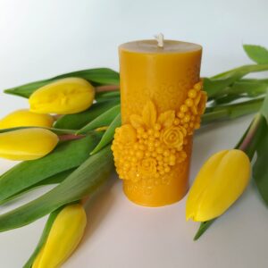 Walec z kwiatami i kulkami